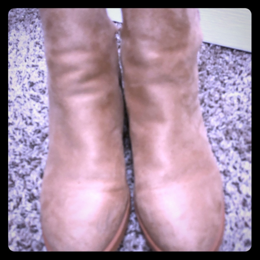 BOOTIES